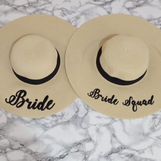 Σετ πλατύγυρων καπέλων με κέντημα για bachelorette/wedding party