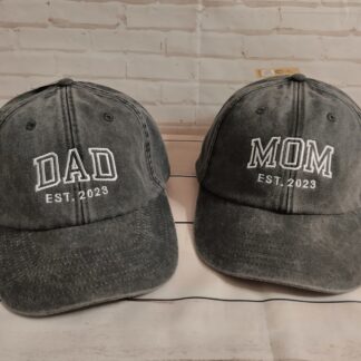 Σετ δύο καπέλων τζόκεϊ με κέντημα - Dad-Mom Established year