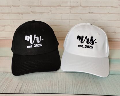 Σετ δύο καπέλων τζόκεϊ με κέντημα - Mr-Mrs Established year