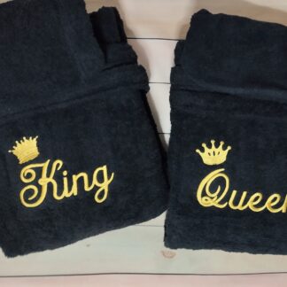 Σετ δύο μπουρνούζια ενηλίκων με κέντημα - King-Queen και κορώνες