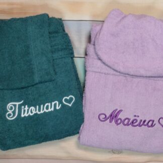 Σετ δύο μπουρνούζια ενηλίκων με κέντημα - Ονόματα και καρδούλες